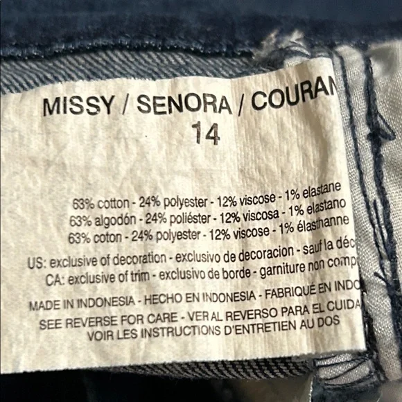 Gloria Vanderbilt Denim Blue Floral Shorts - Picture 8 of 9